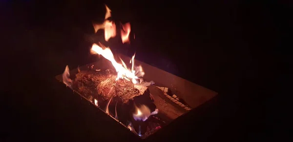Feu Camp Brûle Pendant Nuit — Photo
