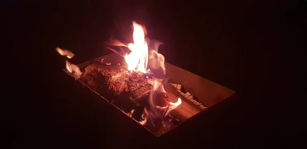 Fogueira Está Chamas Durante Noite — Fotografia de Stock