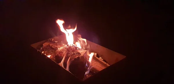 Fogueira Está Chamas Durante Noite — Fotografia de Stock