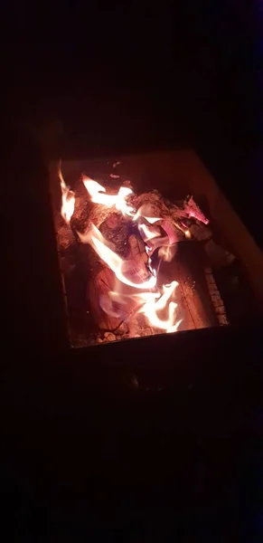 Fogueira Está Chamas Durante Noite — Fotografia de Stock