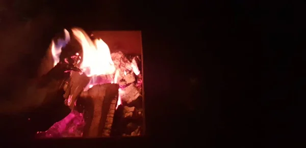 Lagerfeuer Brennt Der Nacht — Stockfoto