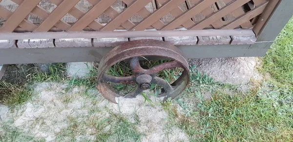 Dışarıda güzel bir antika ev dekorasyon yerleştirilir