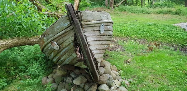 Bateau Pêcheur Écrasé Dans Forêt — Photo