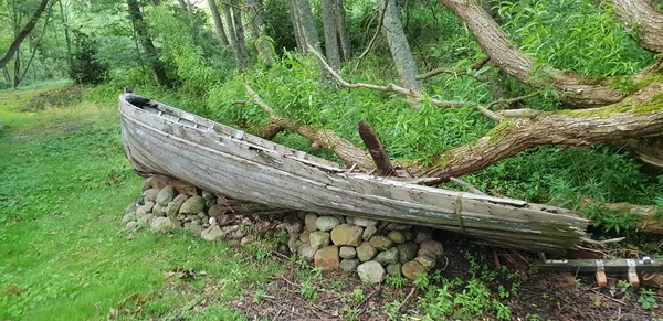 Bateau Pêcheur Écrasé Dans Forêt — Photo