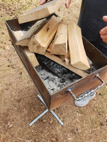 Ved Förbereds För Brand Träindustri Pinnar För Att Tända Lägerelden — Stockfoto