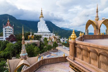 Üst görüntülemek Wat Phra bu Pha oğlu Kaew Khao Kho Eyaleti