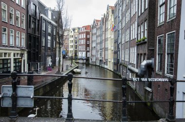 Amsterdam-peyzaj-Hollanda-kanalları