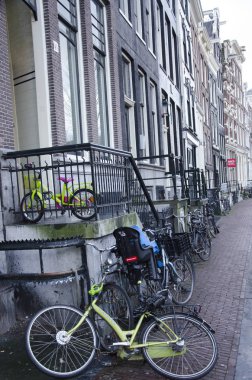 netherlans-amsterdam-Bisiklet-soğuk