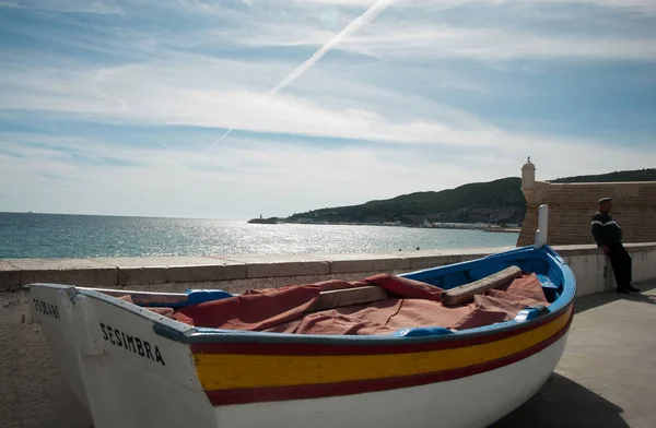 Barco Homem Aldeia Sesimbra Portugal — Fotografia de Stock