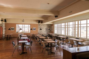 Maus alışkanlıkları, cafe-bar, Vejetaryen restoran ile alternatif bir yer