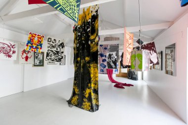 Maus alışkanlıkları, cafe-bar, Vejetaryen restoran ile alternatif bir yer