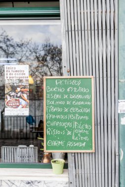 Adega Rio Douro veya Tasca da Piedade nerede çeşitli Portekizce çerez, Douro tamamlayacak Riverside esinti ile tipik bir Porto, gerçek bir atmosferde sunulmaktadır bir yerdir.