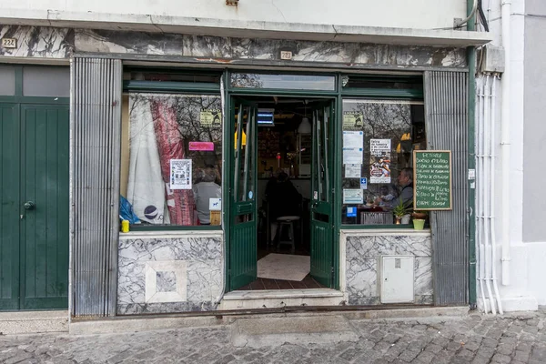 Adega Rio Douro veya Tasca da Piedade nerede çeşitli Portekizce çerez, Douro tamamlayacak Riverside esinti ile tipik bir Porto, gerçek bir atmosferde sunulmaktadır bir yerdir.