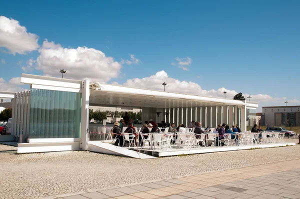 insanlara rahatlatıcı Teras A Margem Restaurant, Lisbon, Portekiz 