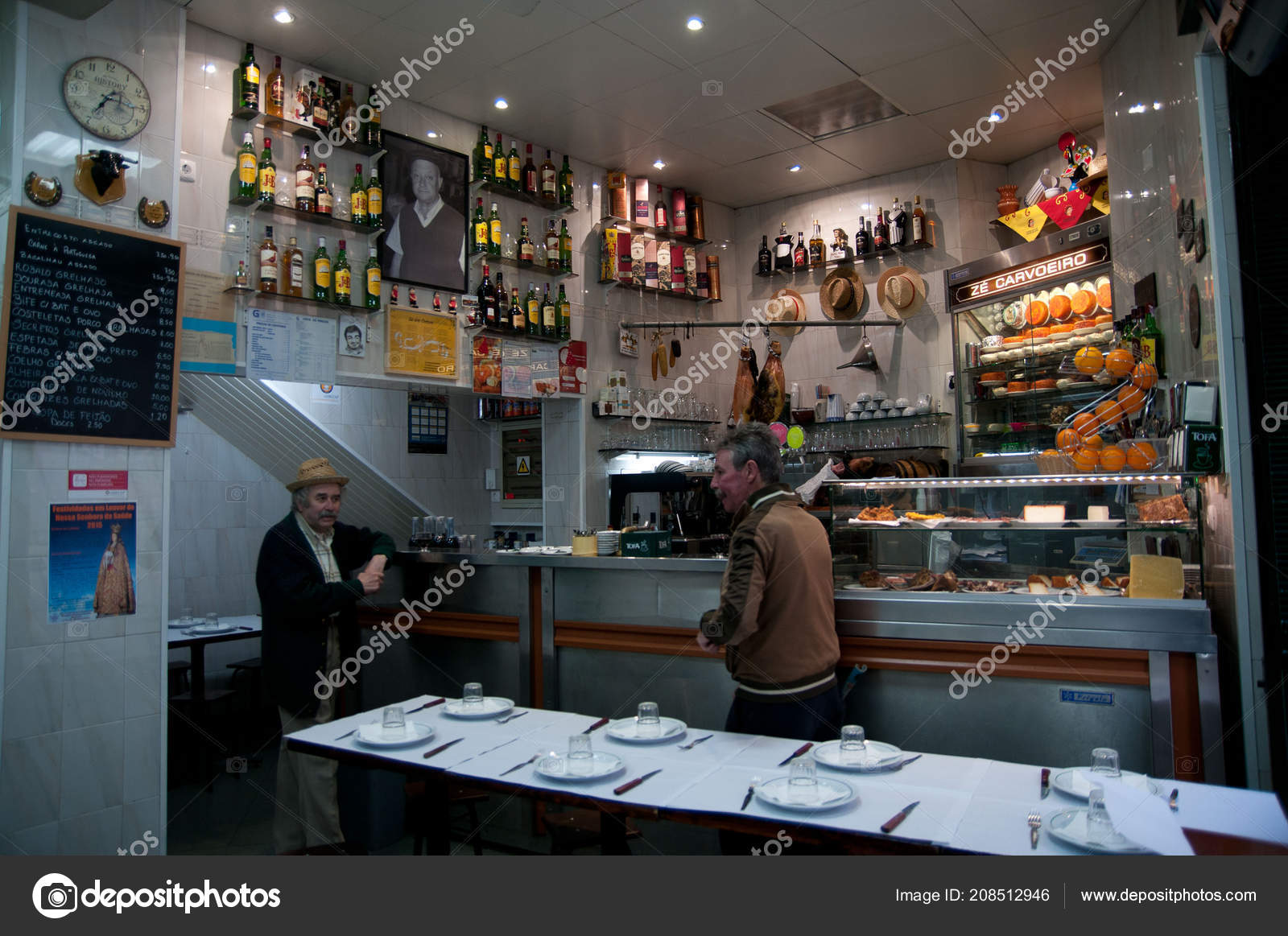 Clients Dos Cornos Restaurant Lisbon Portugal – Stock Editorial Photo