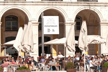 insanlara rahatlatıcı Teras Cafe, Commerce Square, Lisbon, Portekiz 