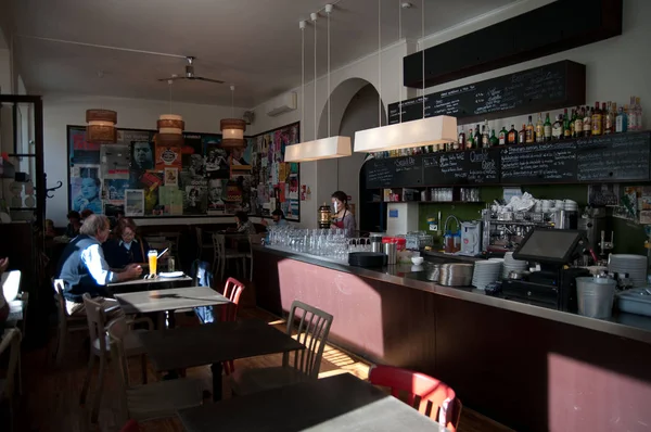 Люди Отдыхают Кафе Лиссабон Португалия — стоковое фото