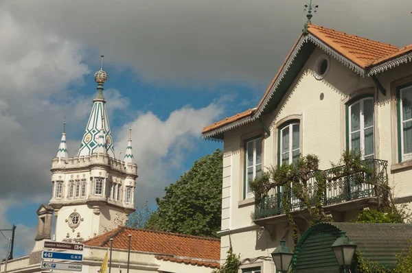 çok renkli Villa ve sarayları arasında gölgeli yamaçlar, Sintra, Portekiz