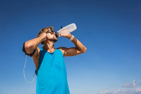 Beber. - foto de stock