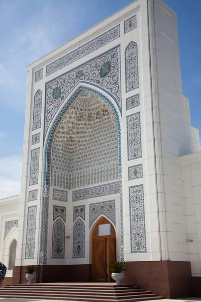 Taşkent 'teki beyaz camii. Özbekistan — Stok fotoğraf