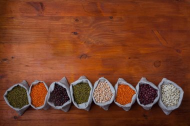 fasulye, mercimek, bezelye, bir kopyası ile yatay torbalarda soya fasulyesi 