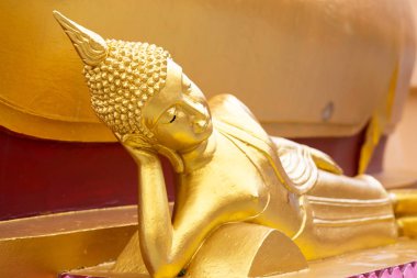 Antik altın yatan Buda Big Buddha Tapınağı'nda Surat Thani Eyaleti, Tayland Koh Samui adasının ünlü bir turistik yer