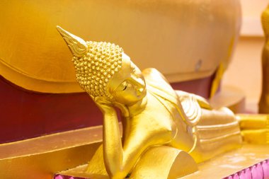 Antik altın yatan Buda Big Buddha Tapınağı'nda Surat Thani Eyaleti, Tayland Koh Samui adasının ünlü bir turistik yer
