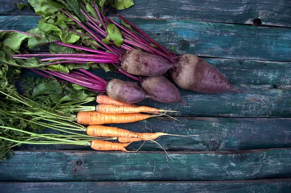 Friss Farm Zöldség Cékla Sárgarépa Egy Régi Fából Készült Háttér — Stock Fotó