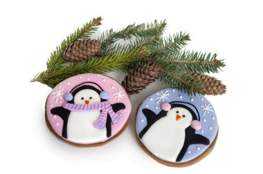 Sır ve Noel ağacın koniler ile süslenmiş yeni yıl gingerbread