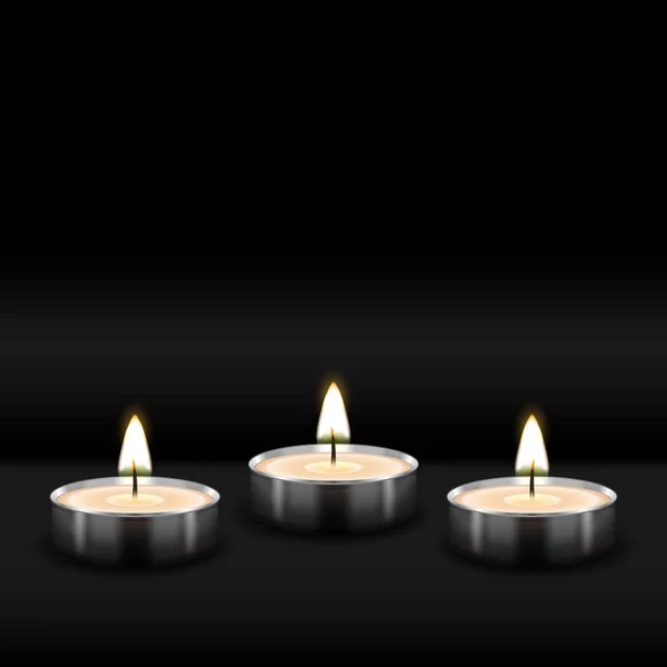 Drie tealight brandende realistische kaarsen op zwarte achtergrond — Stockvector