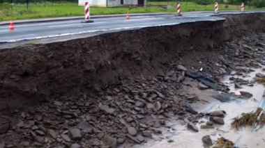 sel (dan dron tarafından yok yol yakın çekim görüntüleri)