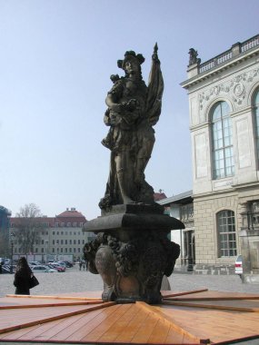Dresden Mart 'ta 28, 2002; Şehir ve sokak manzaraları, mimar