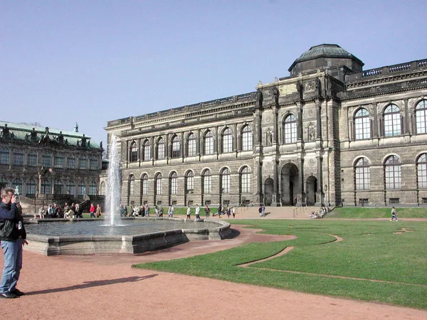 Дрезден 28 марта 2002 года; Цвингер — стоковое фото