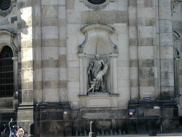 Dresden on March 28, 2002; Katholische Hofkirche (Cathedral of t — Stock Photo, Image