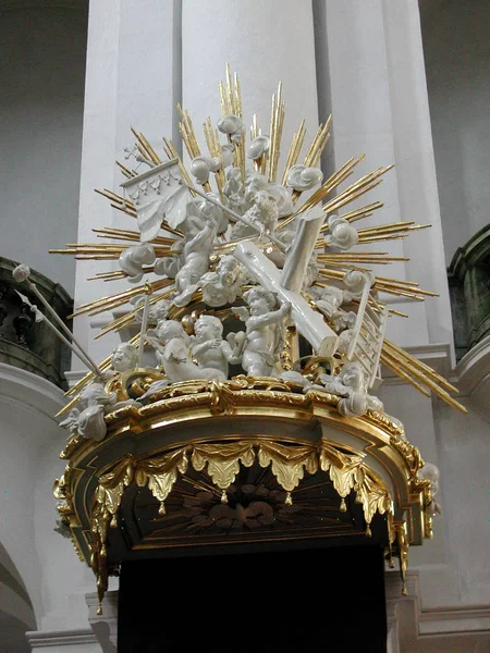 Drezda március 28, 2002; Katholische Hofkirche (a katedrális — Stock Fotó