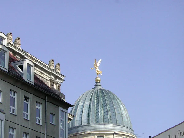 Dresden am 28. März 2002; Stadt- und Straßenlandschaften, Architekt — Stockfoto