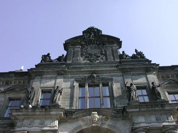 Dresden am 28. März 2002; Stadt- und Straßenlandschaften, Architekt — Stockfoto