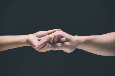 Aşk ve care.grainy film sesi, klasik eski film tarzı, etrafında bulanık ışık bayanın elindeki tarafından sanat tasarım arka planını elini tutuyordu.