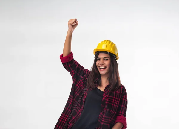 Joven Mujer Usa Camisa Con Casco Seguridad Amarillo Ingeniero Levanta —  Fotos de Stock