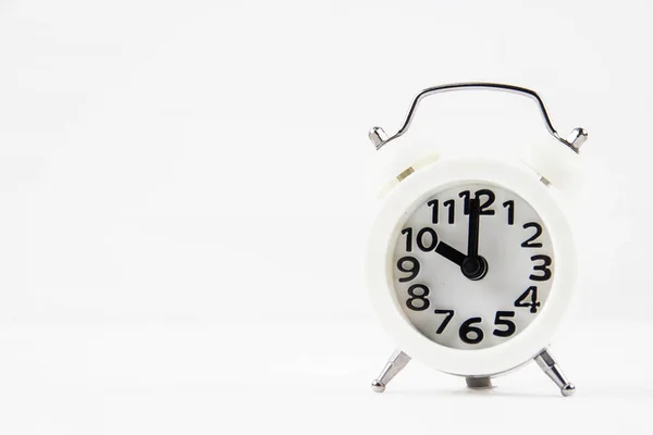 Primer Plano Reloj Despertador Blanco Con Color Negro Del Número Imágenes De Stock Sin Royalties Gratis