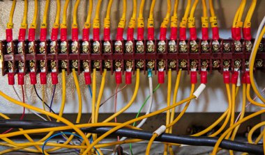 Gerilim kutusu, instrial denetim panet teller, electrial sistemi, bulanık ışığı ile elektrik teline.