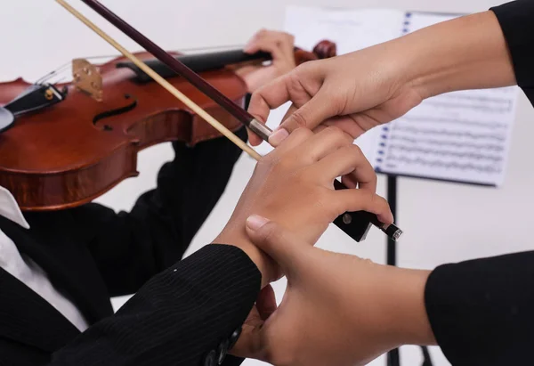 Mani Dell Insegnante Violino Stanno Insegnando Allo Studente Violino Con — Foto Stock