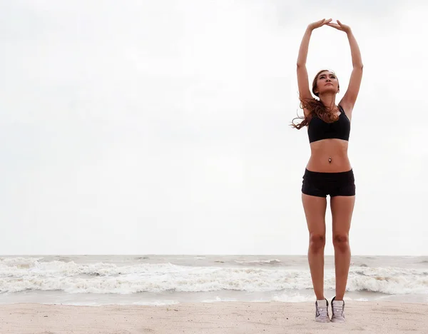 Lady Sportwear Standing Right Side Background She Raise Her Hands — Stock Photo, Image