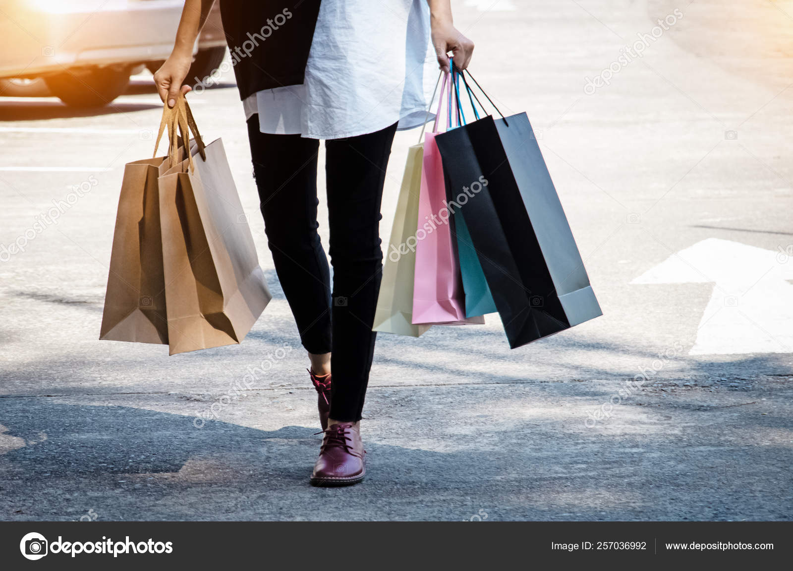 Indian family shopping bags hi-res stock photography and images - Alamy