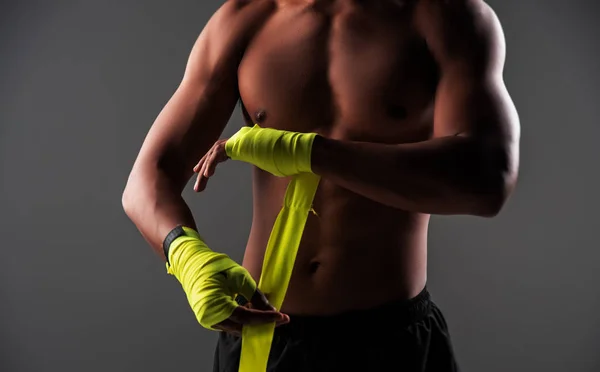 Selektiv Fokusering Mänskliga Händer Bundna Med Boxning Hand Wraps Förbered — Stockfoto