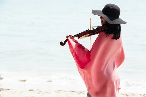 Beautiful Woman Playing Violin Beach Relax Time Morning Time Blurry — Stock Photo, Image