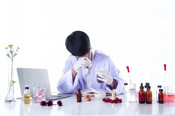 Naukowcy Przeprowadzający Eksperymenty Laboratorium Badacze Chemicznym Naturalnym Ekstrakcie Organicznym Badania — Zdjęcie stockowe
