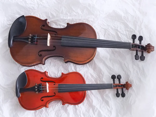 Two Different Size Violins Put Grunge Surface Background Show Detail — Stock Photo, Image