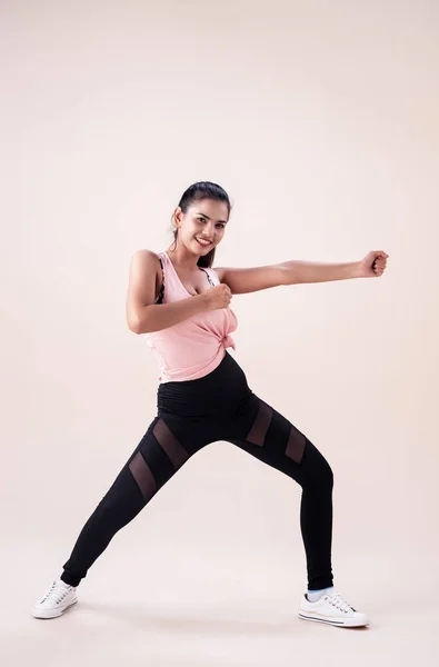 Young Woman Wearing Sportwear Posing Zumba Dance Workout Basic Pattern — Stock Photo, Image