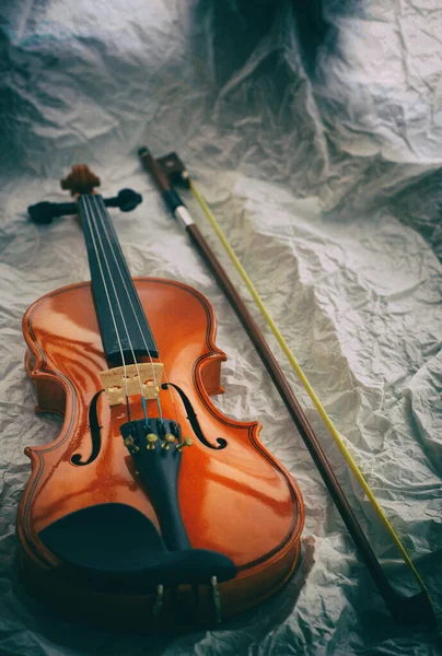 木のバイオリンの抽象的なアートデザインの背景は グランジ表面の背景に置きます — ストック写真